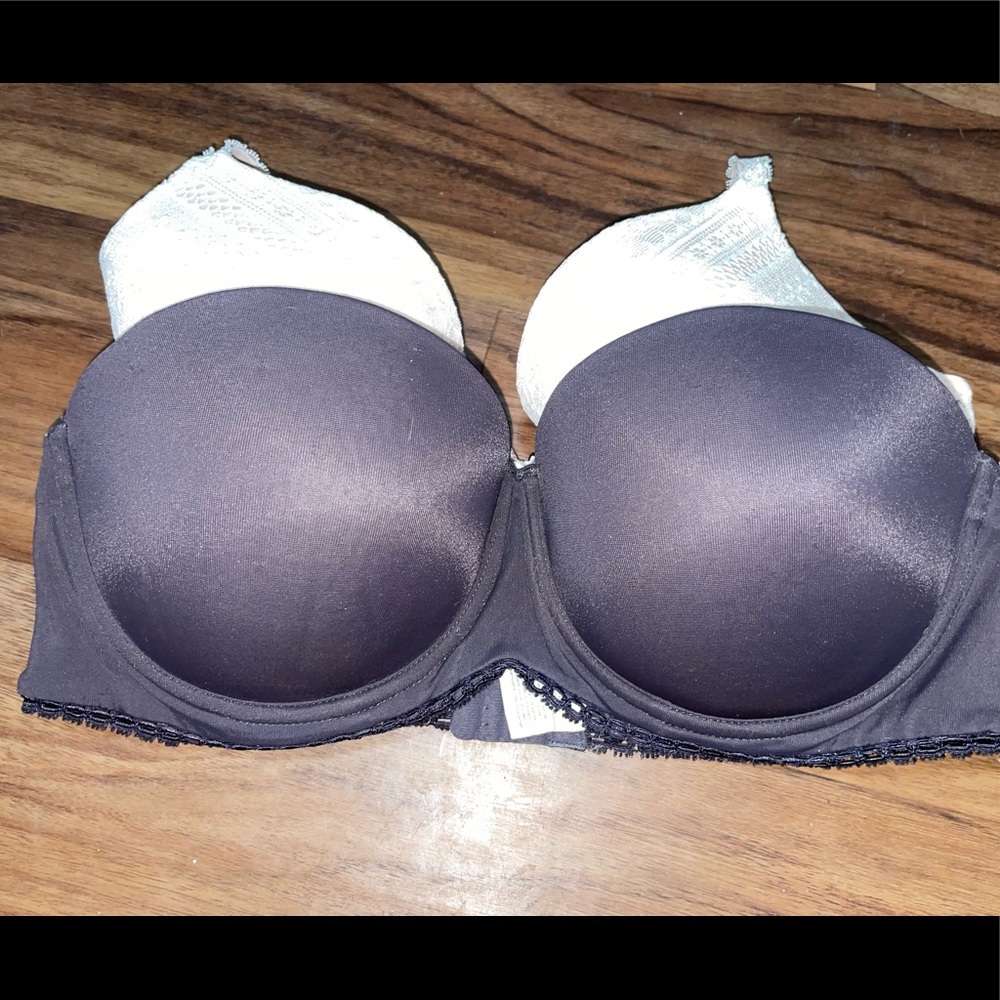 Lot of 2 different style bra’s.